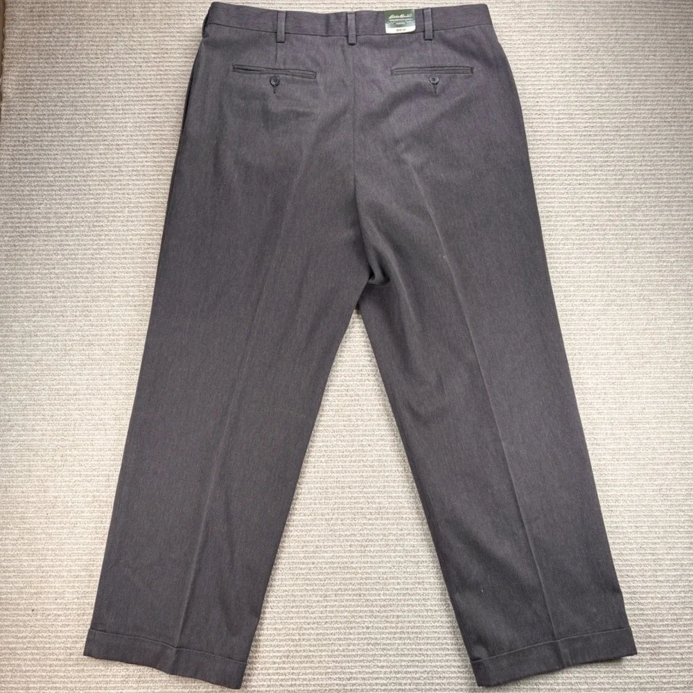 Eddie‎ Bauer Performance Khaki Mens 38x30 Pleated Wrinkle Resistant Classic Fit